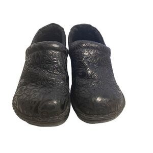 B.O.C. Born Comfort Black Swirl Design Clogs Size 8.5